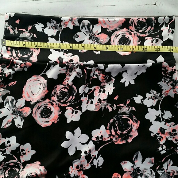 Floral Bodycon Skirt - Picture 3 of 5